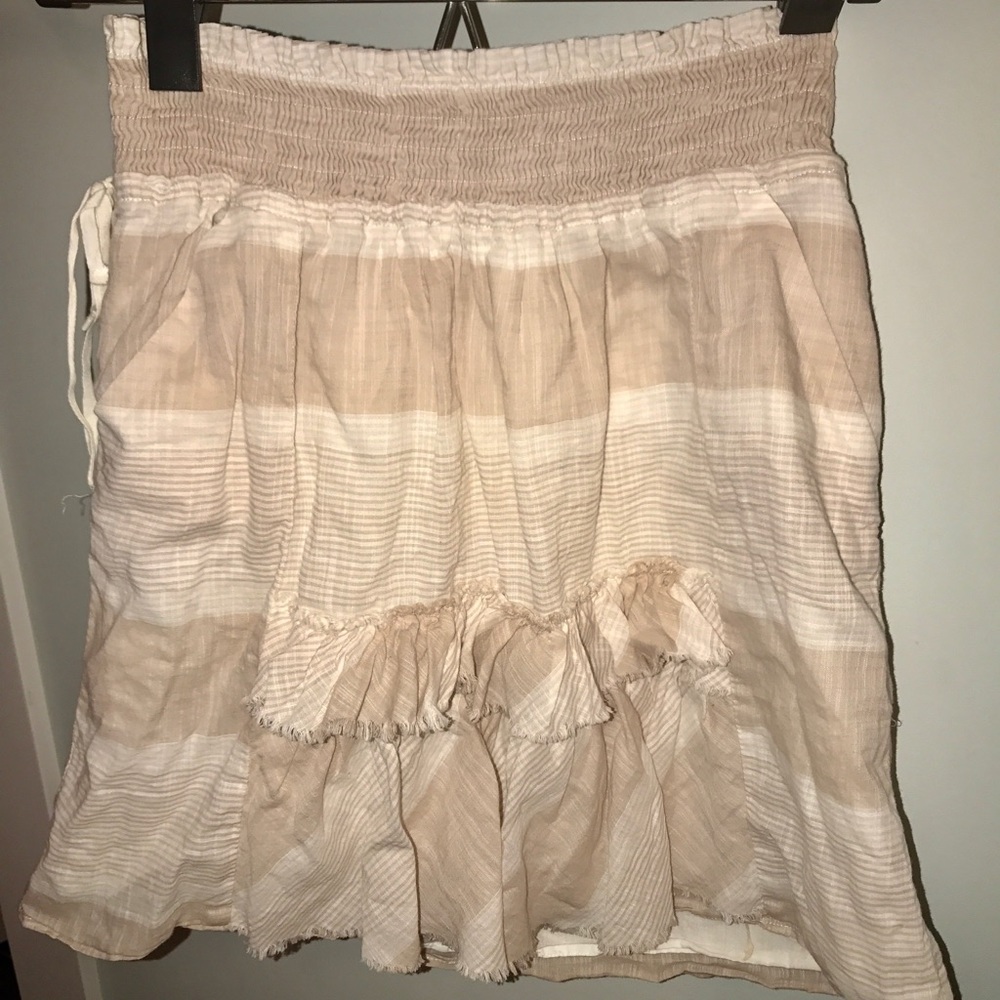 Banana Republic light weight beige and white skirt - Picture 2 of 6