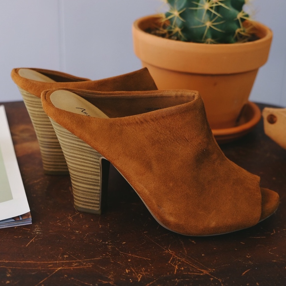 American Eagle Suede Heels