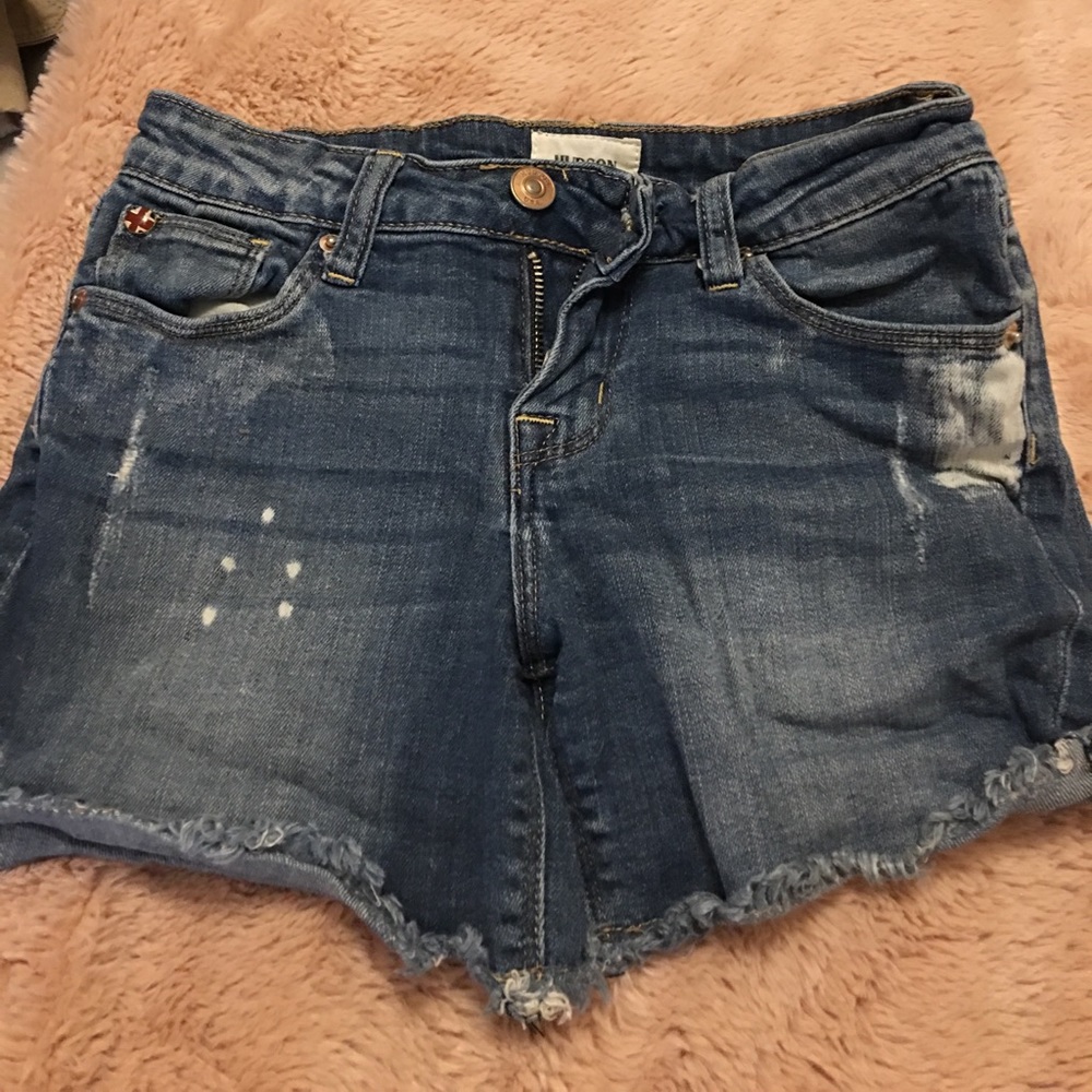 Light acid wash Hudson shorts