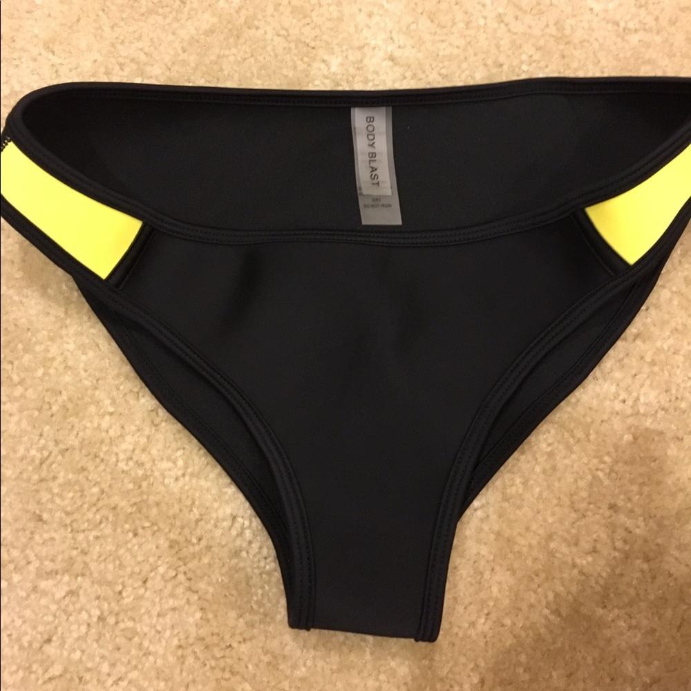 Body blast bikini bottom size M