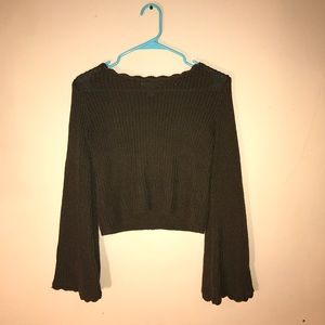 Green sweater with wide arms