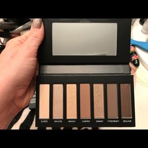 Younique addiction palette 1