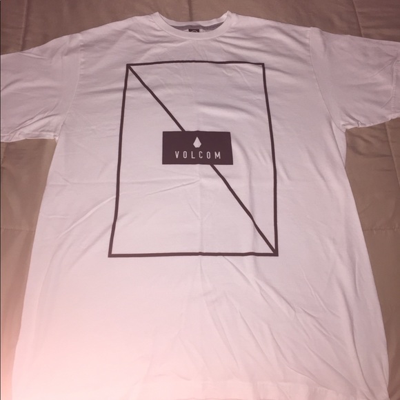 NEW - Volcom t-shirt - Picture 1 of 4