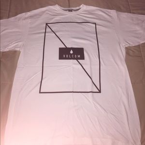NEW - Volcom t-shirt