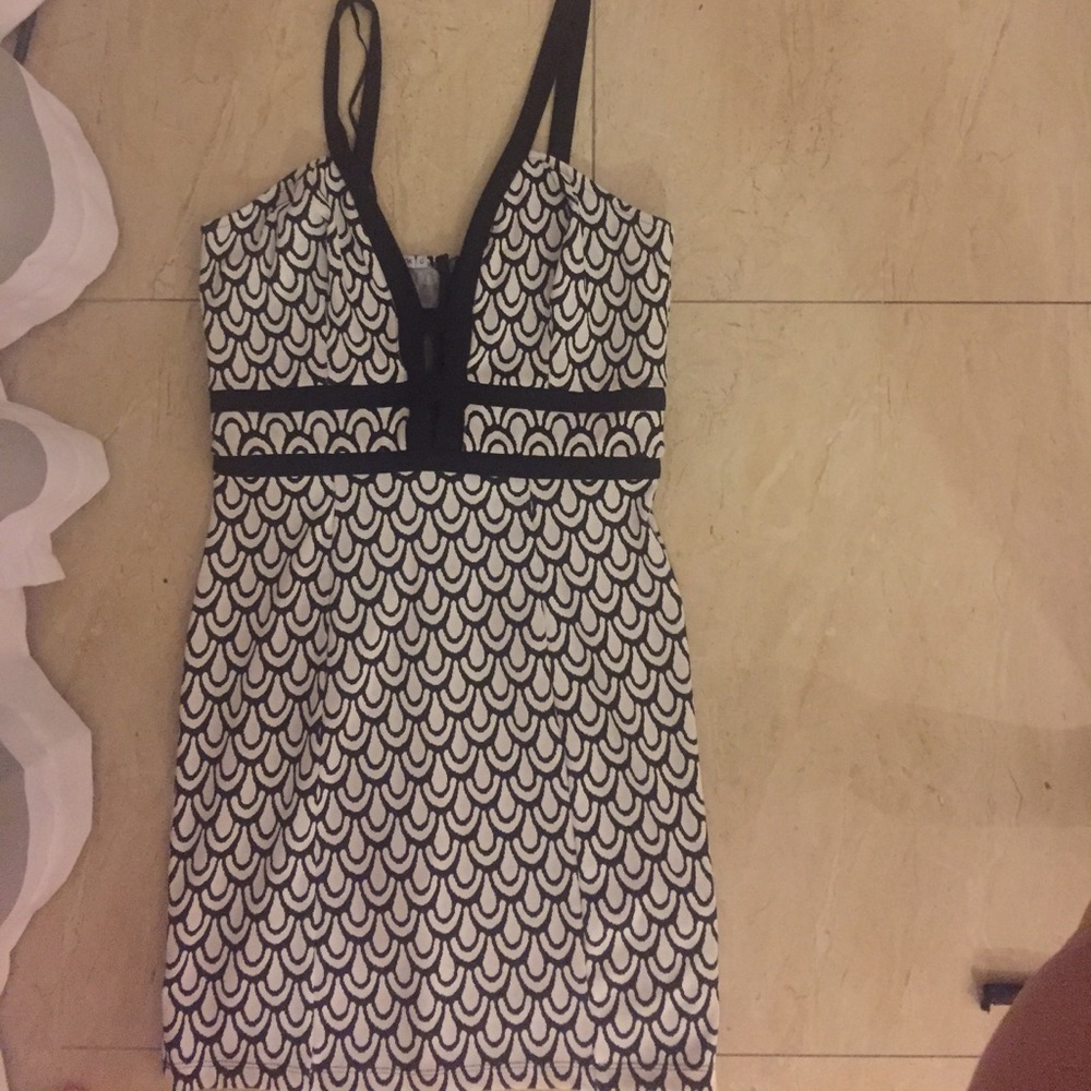 Black and white dress size L