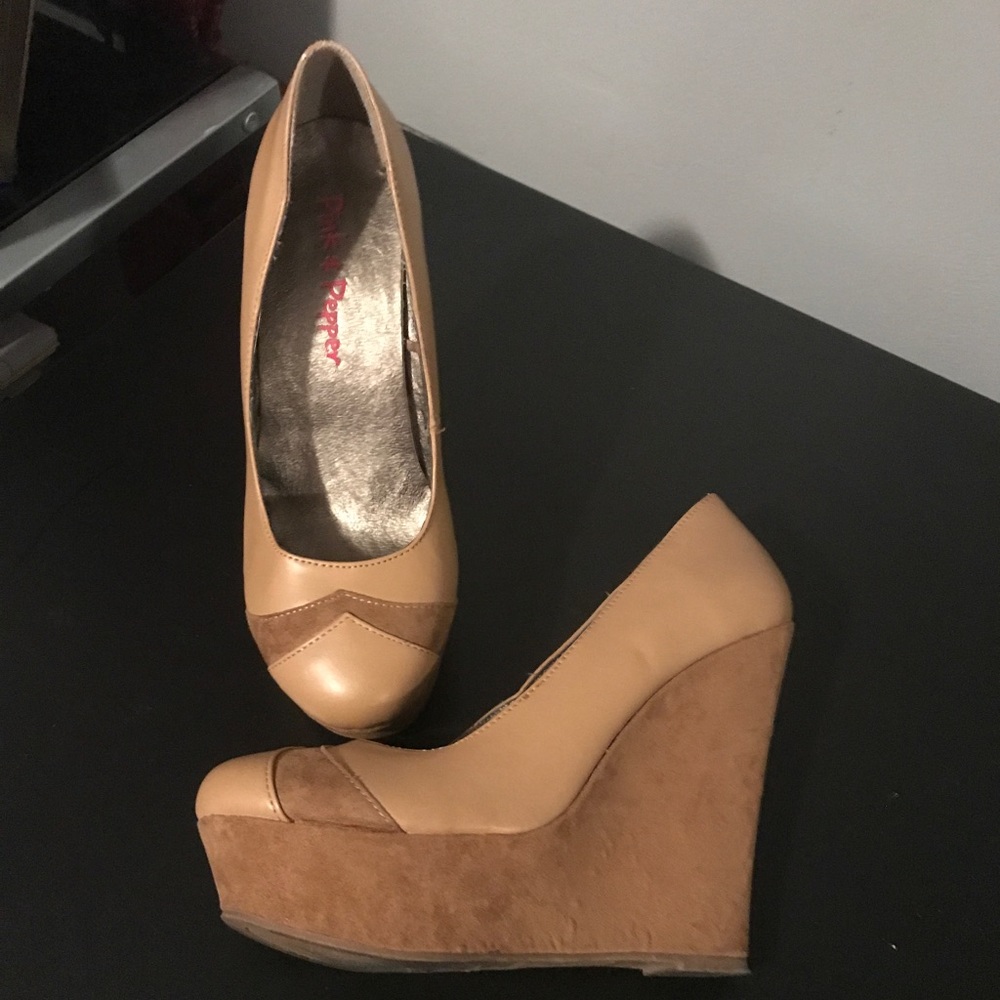 Pink & Pepper Tan Wedges