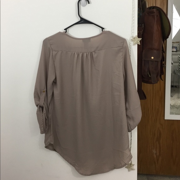 Light weight blouse - Picture 2 of 3