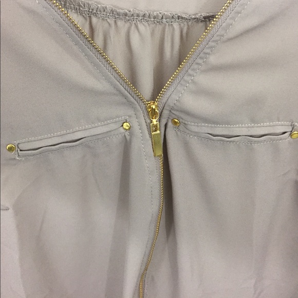 Light weight blouse - Picture 3 of 3