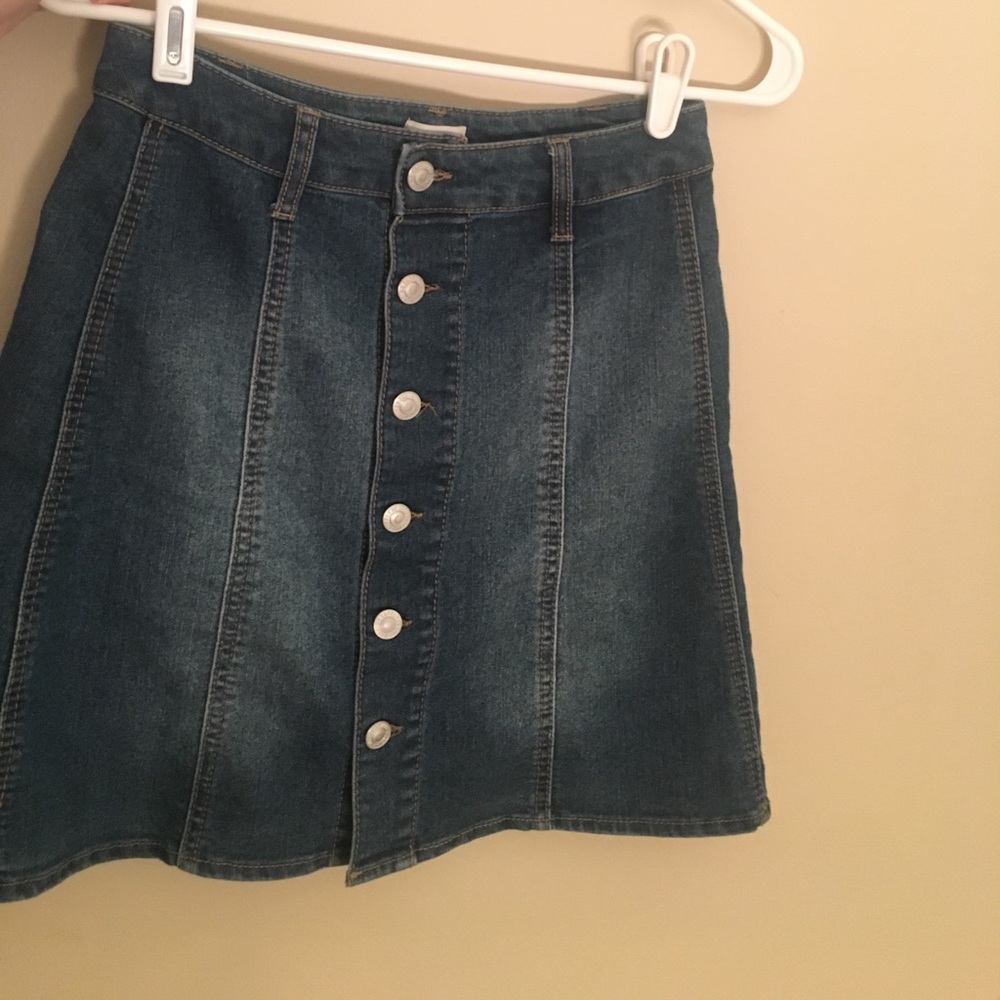 Denim skirt with buttons