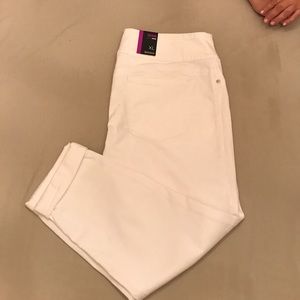 Woman's white denim boyfriend jeans