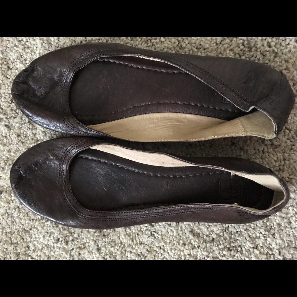Frye flats.