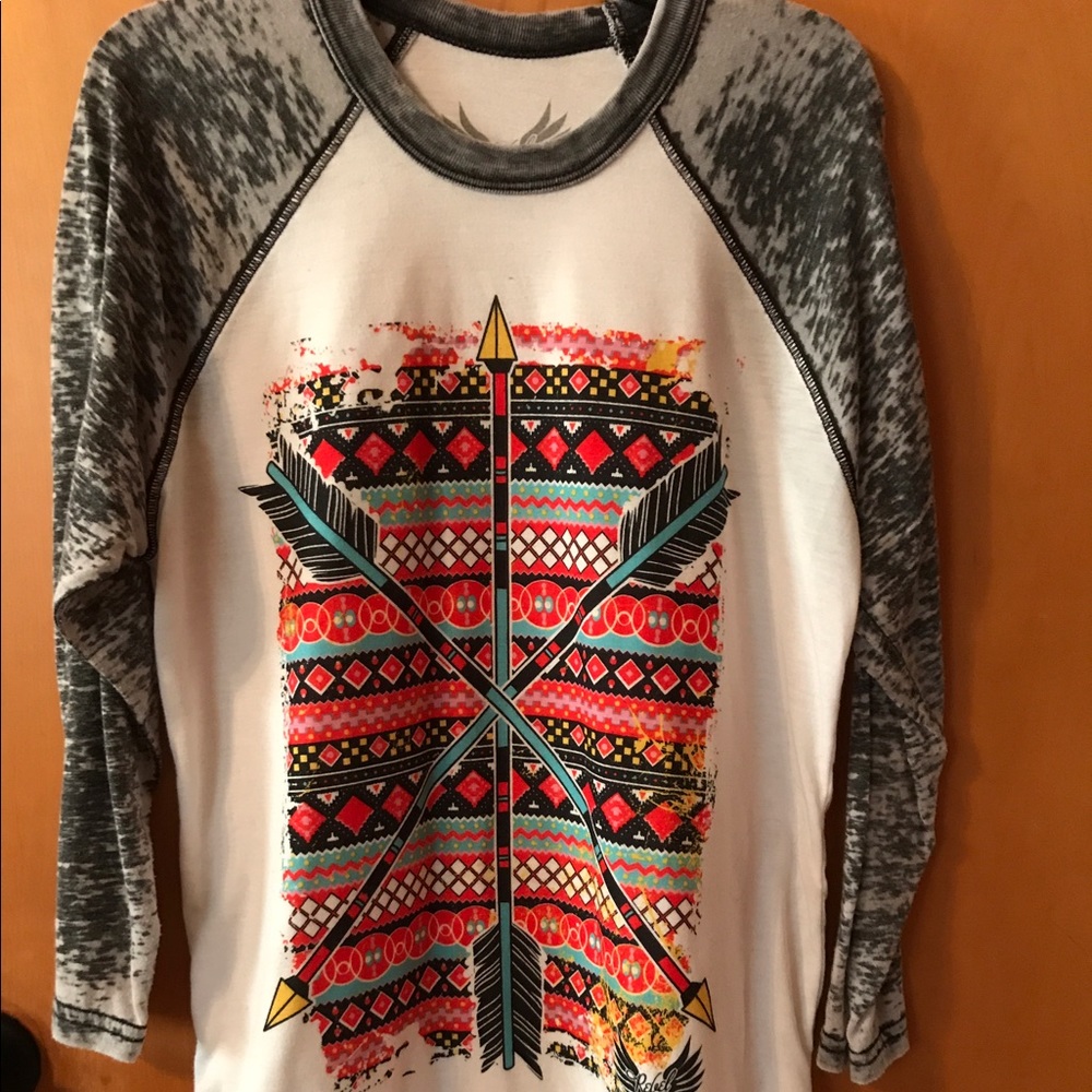 3/4 burnout sleeve baseball tee with arrow design