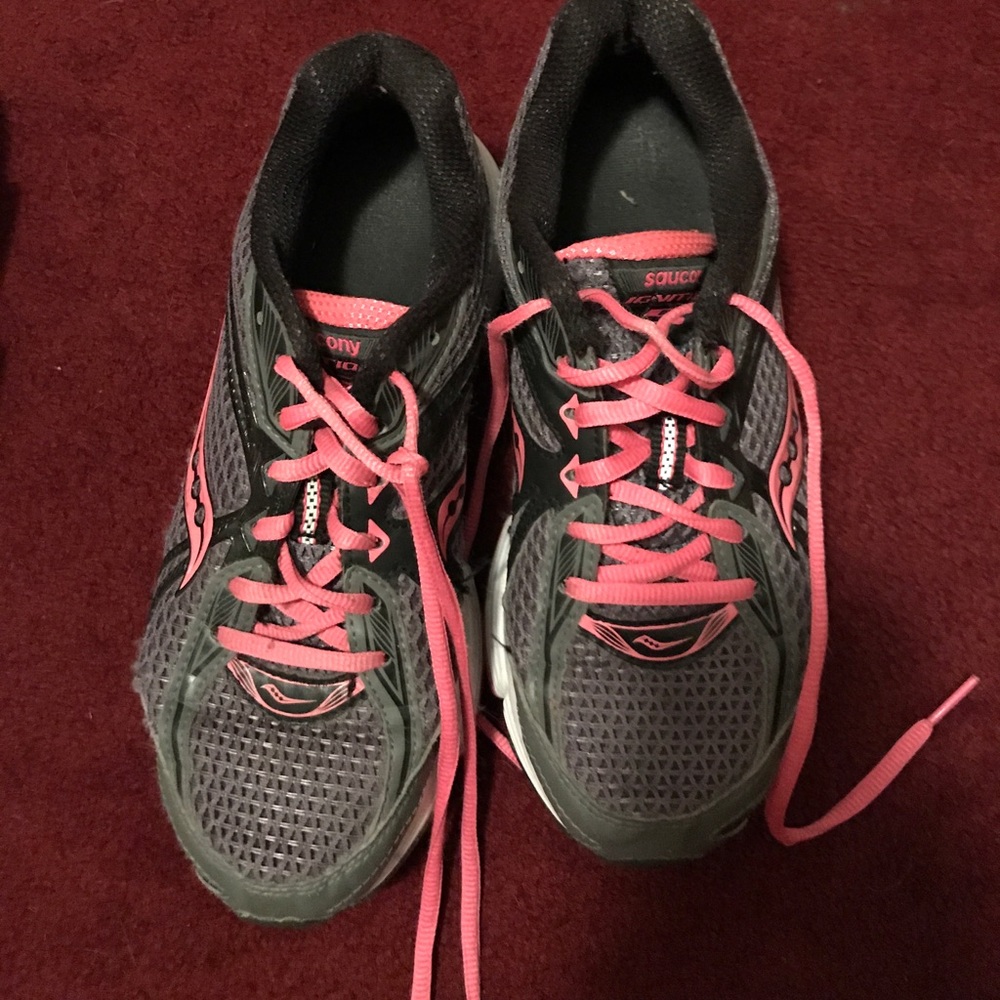 Saucony tennis shoes