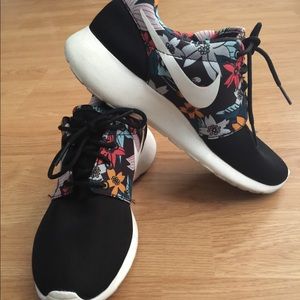 Nike floral print Roche
