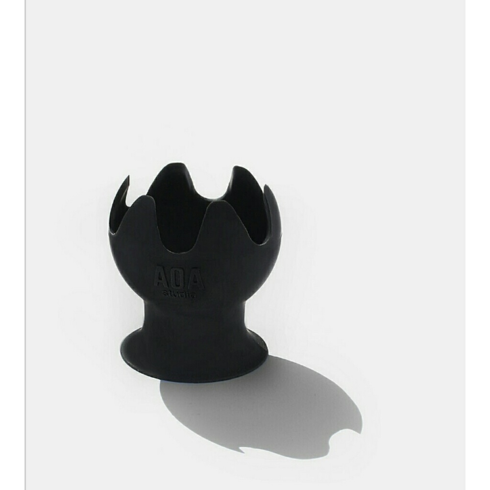 Sponge holder plus a sponge and makeup wipes