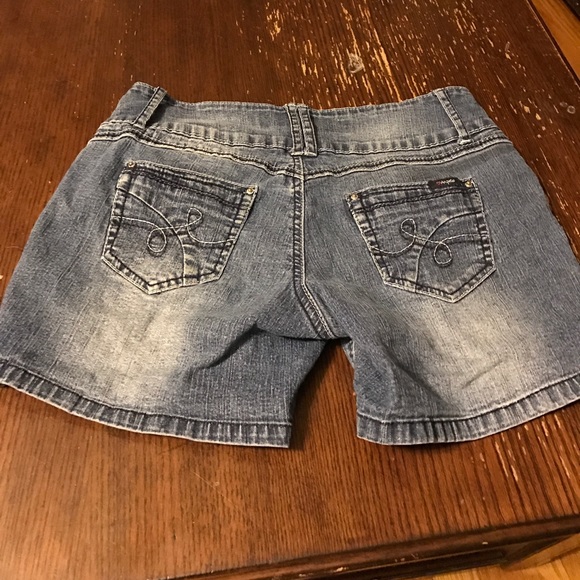 High waisted shorts size 7 ❤️ - Picture 2 of 4