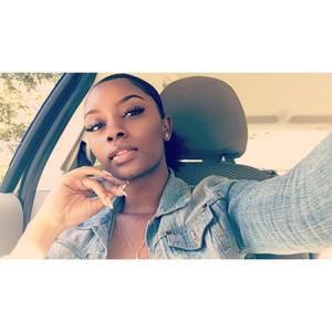 Meet your Posher, Mona