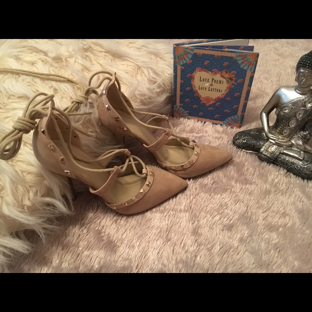 Wild Diva Nude Stud Heels SZ 6