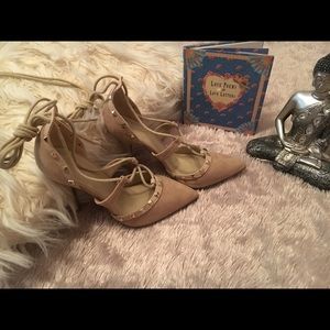Wild Diva Nude Stud Heels SZ 6