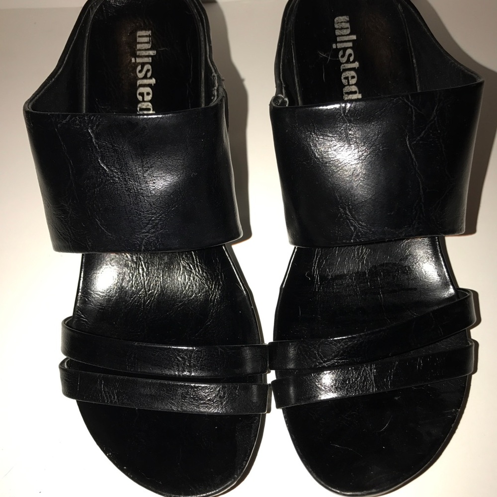 Unlisted Black Wedge