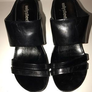 Unlisted Black Wedge