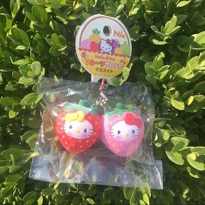 Non repro hello kitty twin strawberries