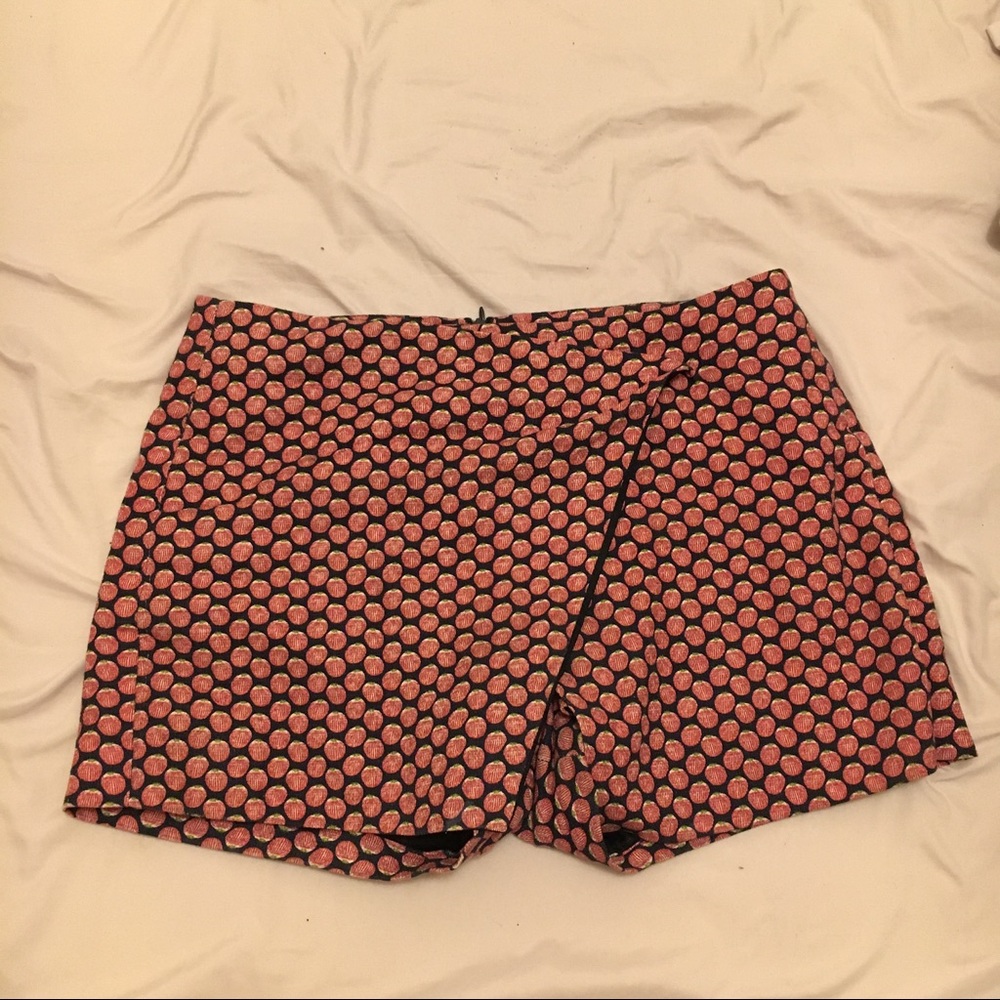 Short/skort with radish pattern