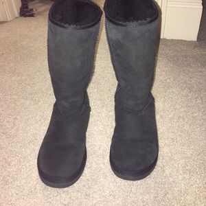 Tall black Ugg boots