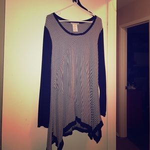 Super cute long sleeve black and white shirt