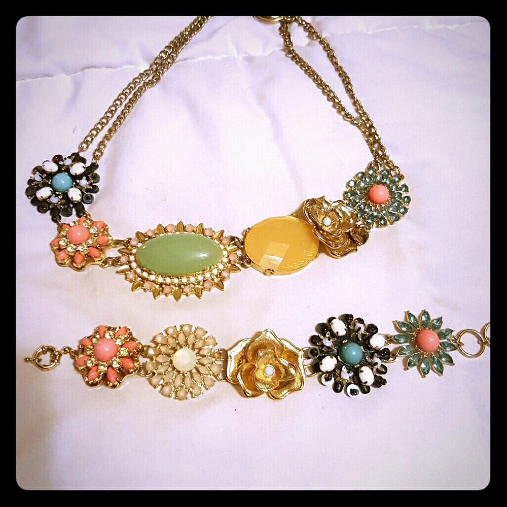 Betsy Johnson Chunky Necklace and Bracelet Set