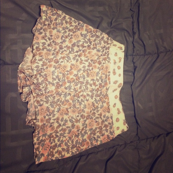 High-Waisted - Floral/Pastel Shorts - Picture 1 of 1