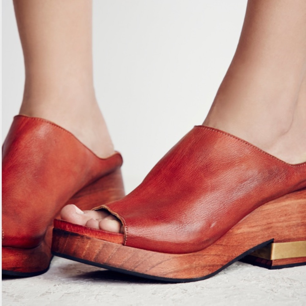 NWT free people orange moon clogs