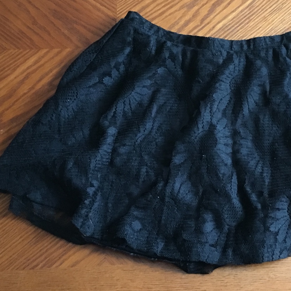 Black skirt - Picture 1 of 2