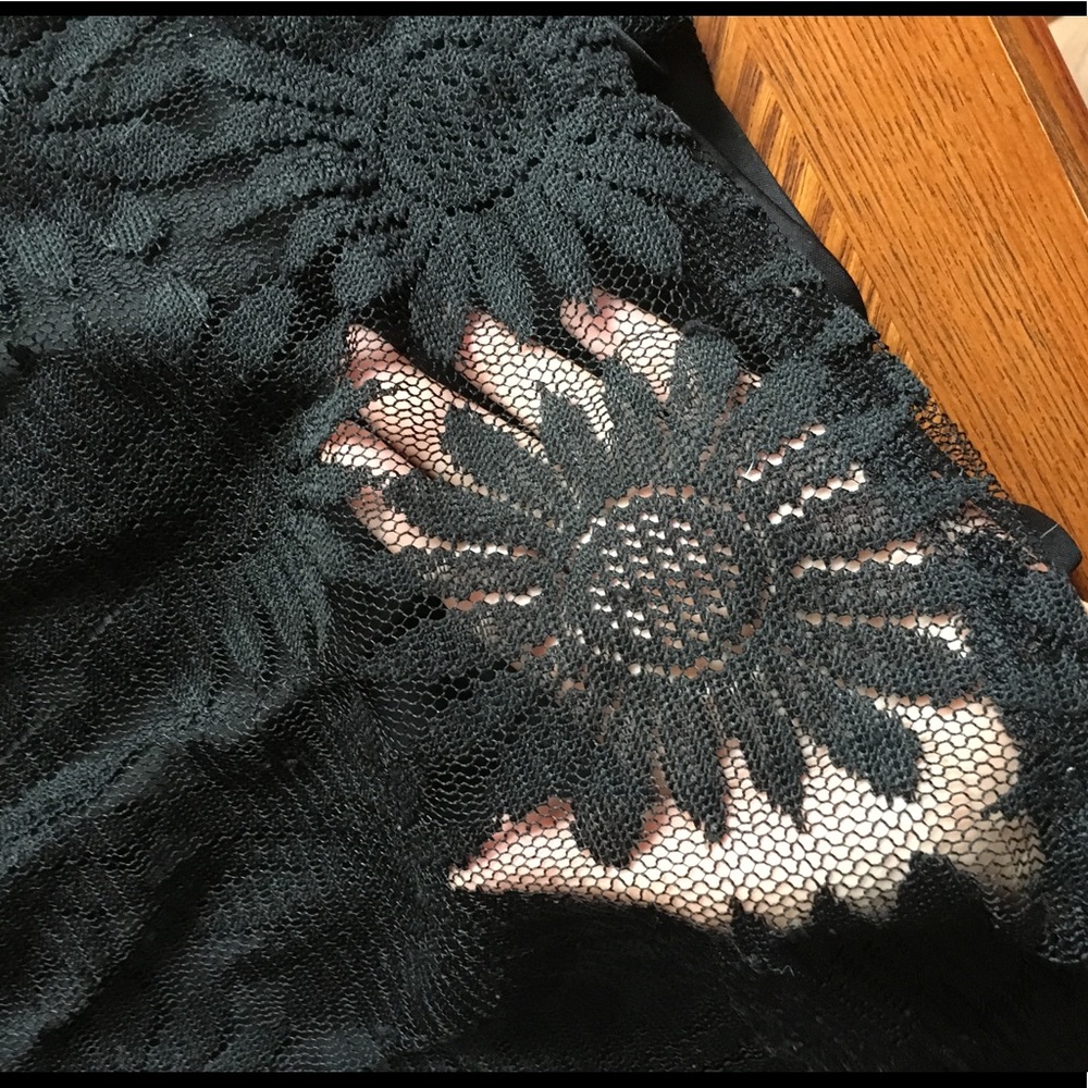 Black skirt - Picture 2 of 2