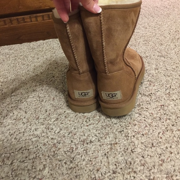 UGG Shoes - Short tan Ugg boots