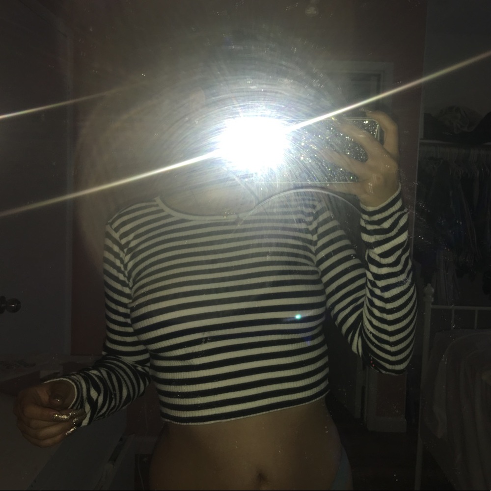 Long sleeve , cropped stripped shirt