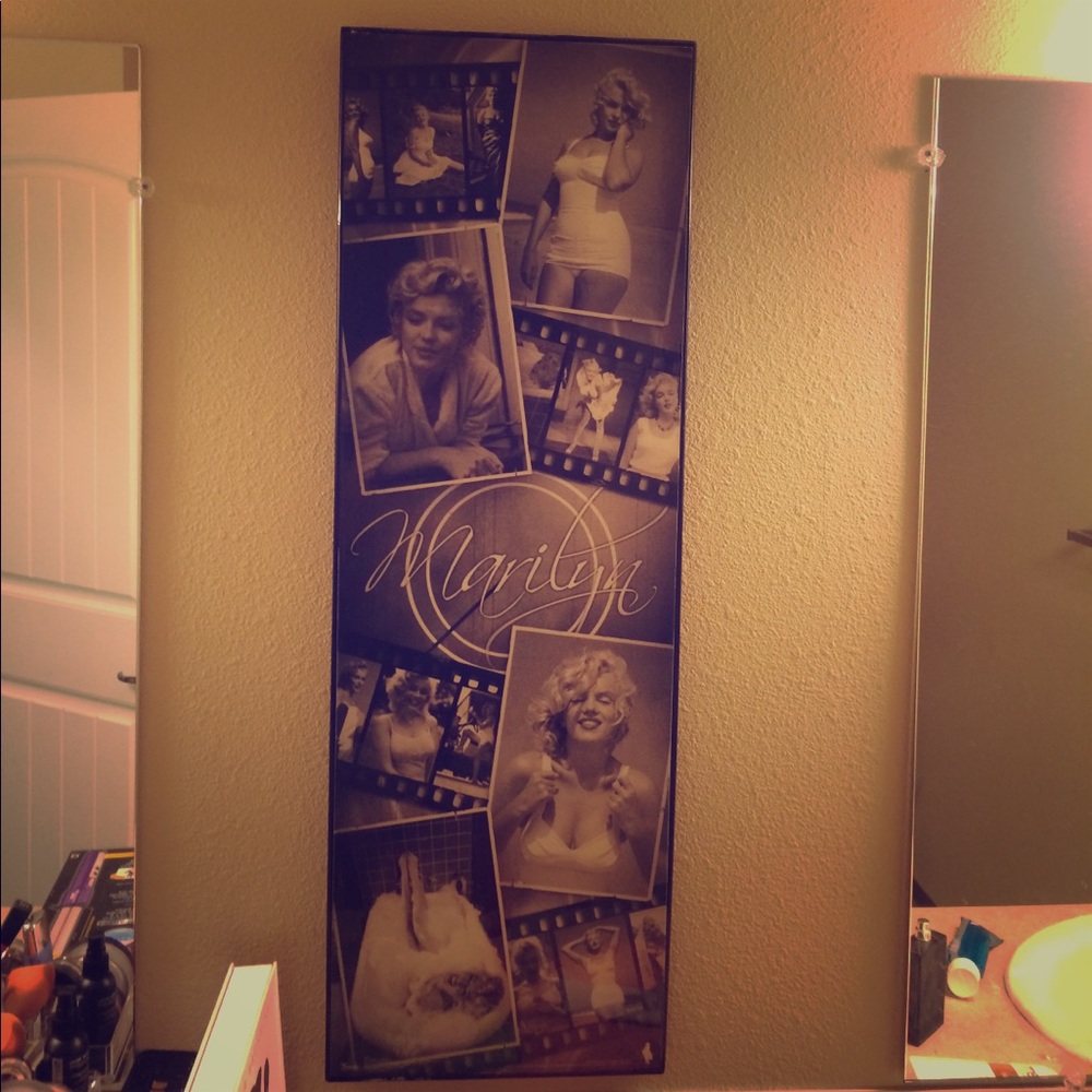 One of a kind Marilyn Monroe picture!