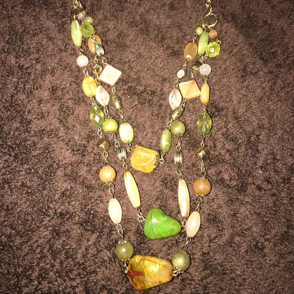 Green mixed material necklace