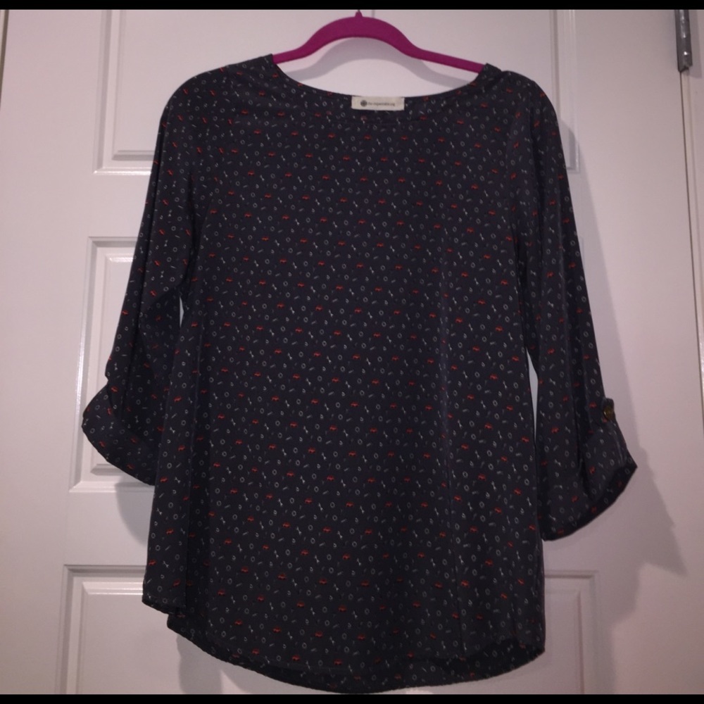 Grey shirt with design