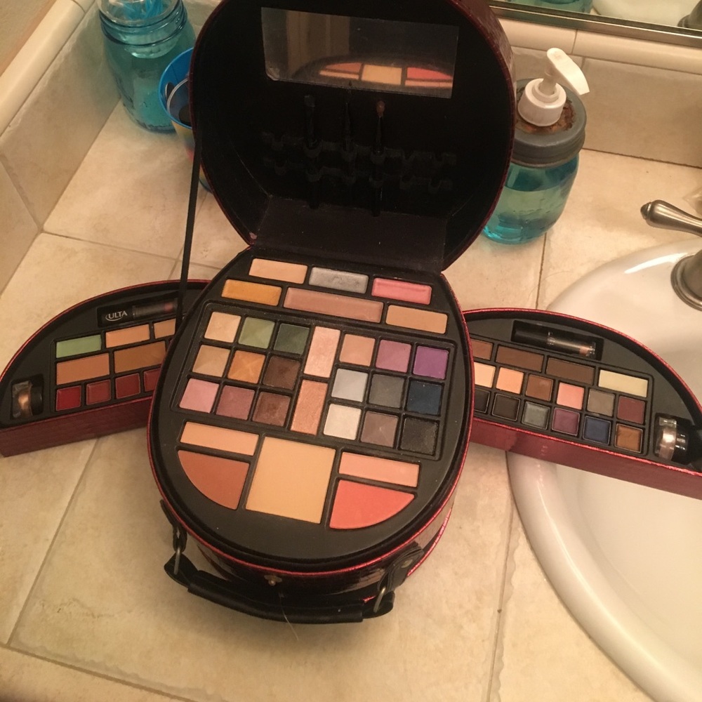 Ulta Sparkle and Shine 70-piece complete set.