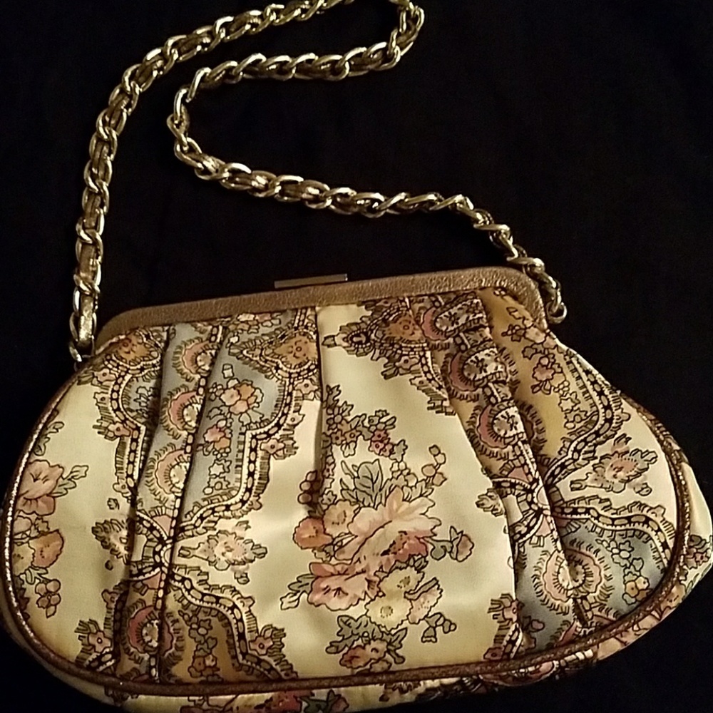 Naturalizer white satin purse with floral design