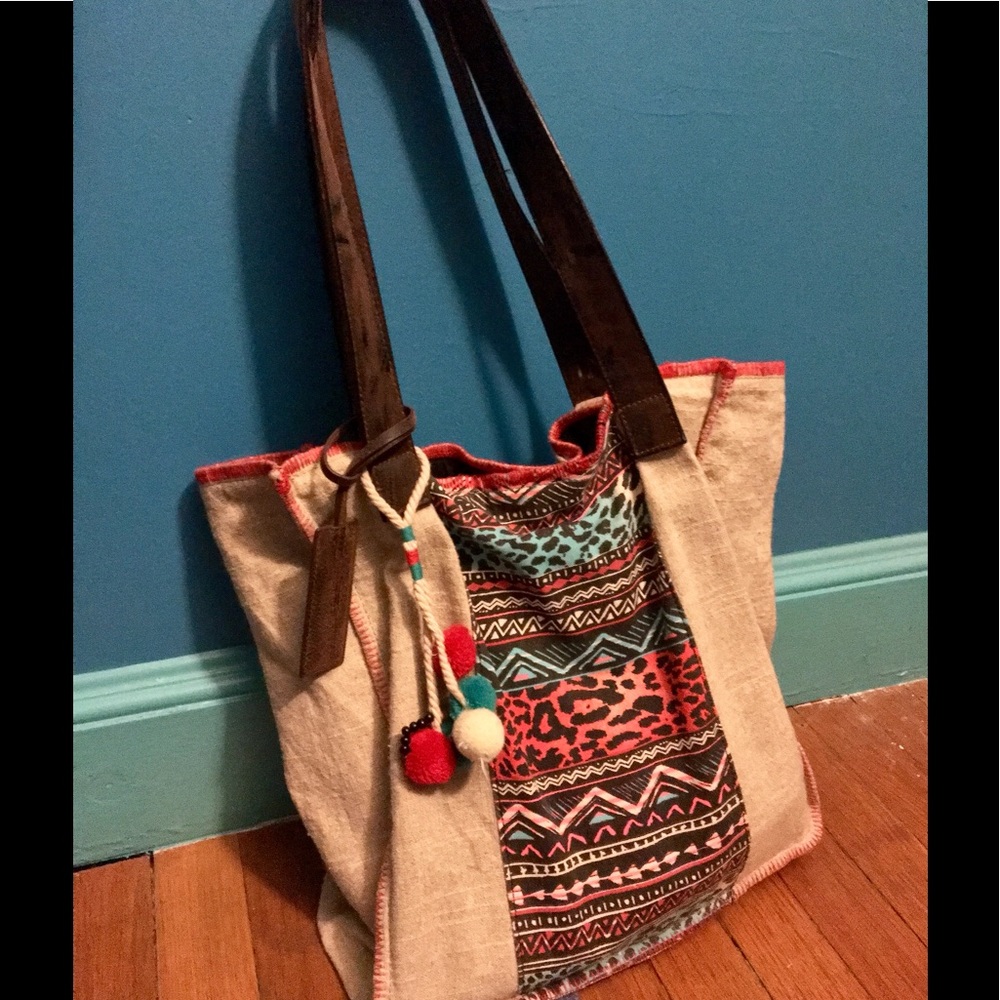 Billabong Women's, cheetah print beach bag.