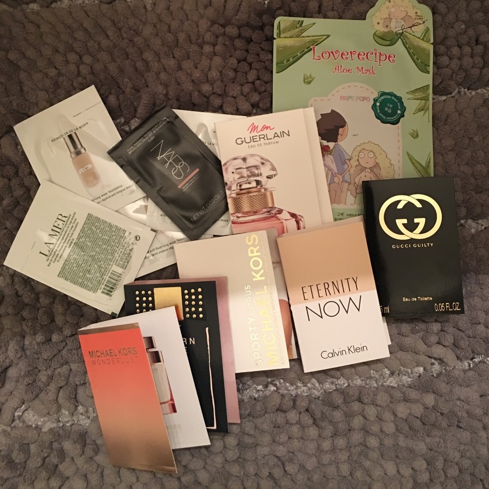 FREE SAMPLE WITH PURCHASE OVER $25!