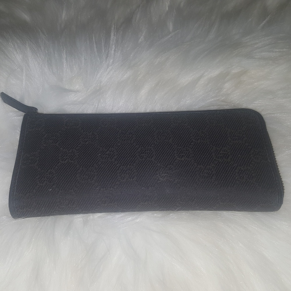 AUTHENTIC GUCCI WALLET