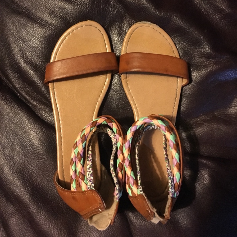 American eagle size 4 sandal