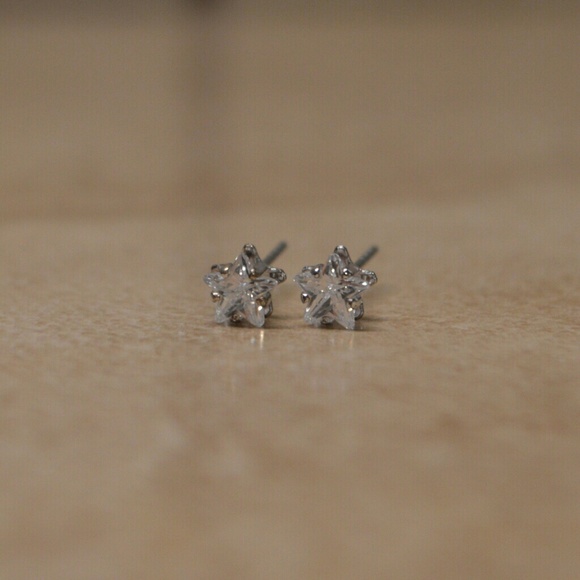 Last pair! New Swarovski Crystal Star Earrings - Picture 2 of 5