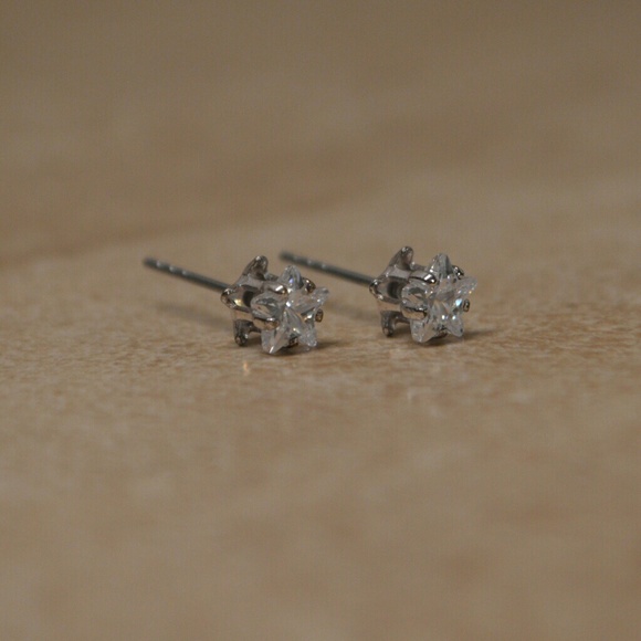 Last pair! New Swarovski Crystal Star Earrings - Picture 4 of 5