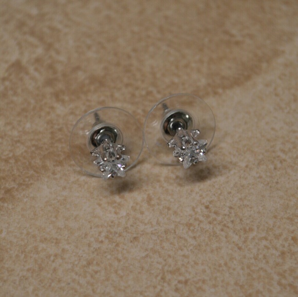 Last pair! New Swarovski Crystal Star Earrings - Picture 5 of 5
