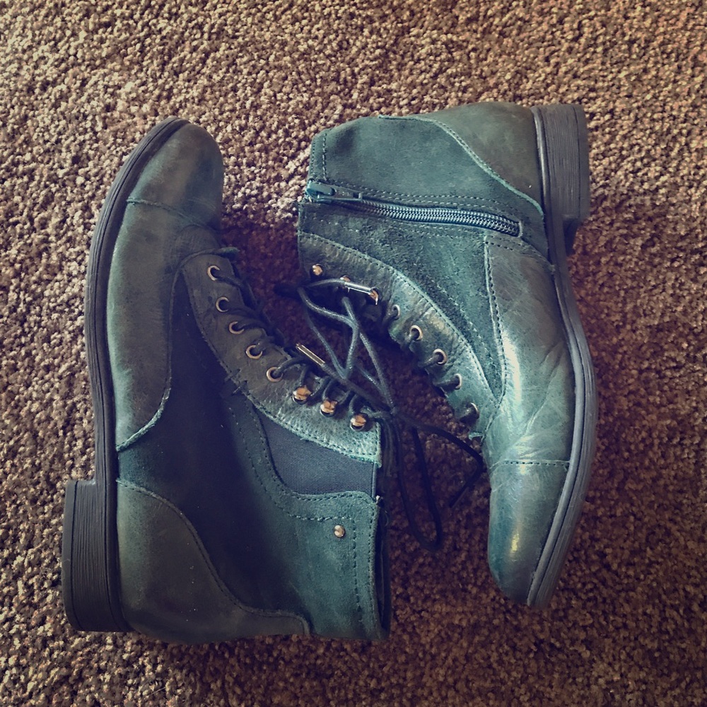 Earth boots