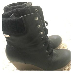 Women's wedged boots